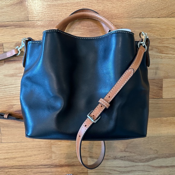 Dooney & Bourke Brenna Black Wexford Leather Satchel Bag - Picture 2 of 10